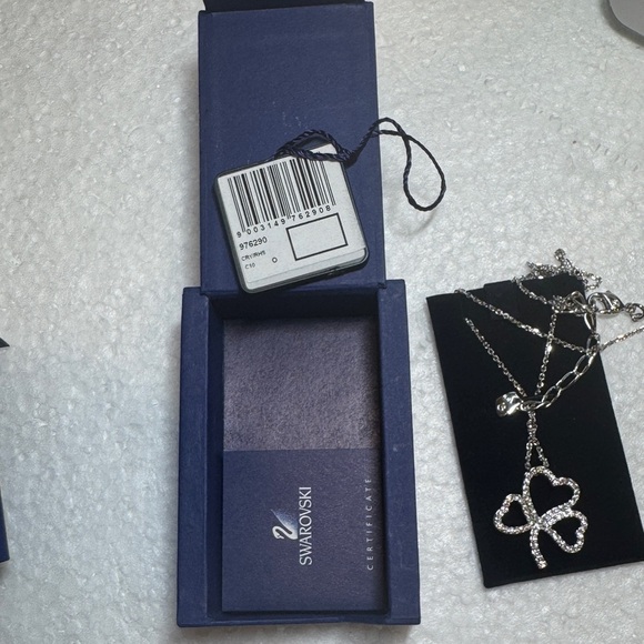 Swarovski Clover Necklace 38557, 42.5cm, , Waterproof, New in a Box - Picture 11 of 12
